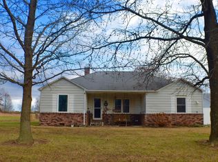 9208 N Log Cabin Ln, Opdyke, IL 62872
