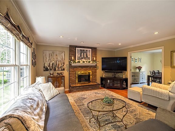 3rd image of 3628 Buckthorn Dr