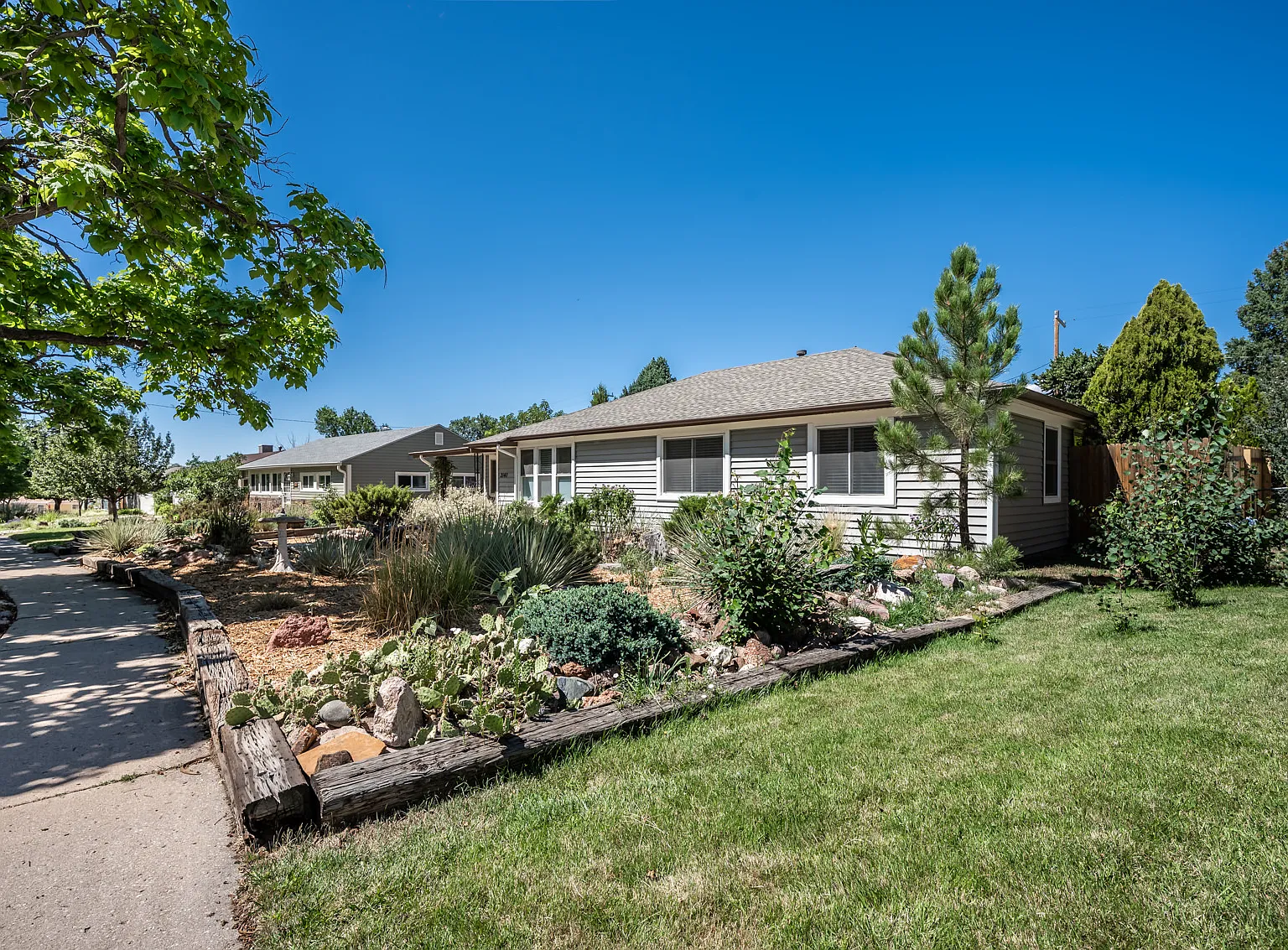 3 bed, 1.5 bath, 1442 sqft, $2,080 — Photo 4