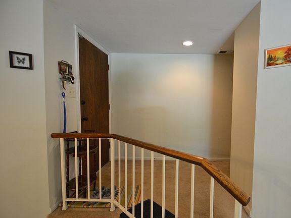 2nd image of 1020 Cottonwood Ct APT 1-B