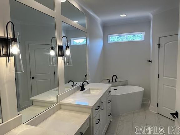 5th image of 120 Woodlands Park Dr