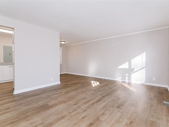 4th image of 627 Seminole Pl