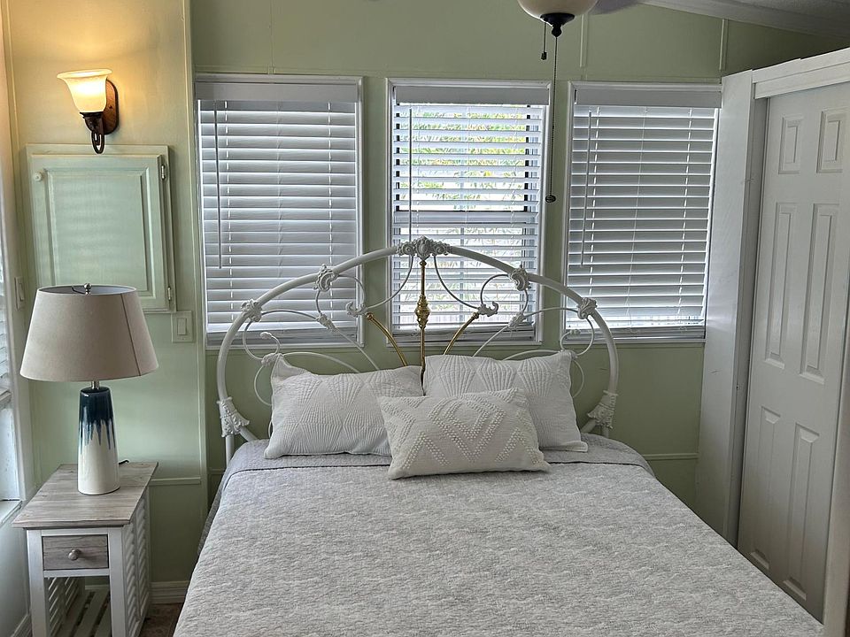 queen size bed