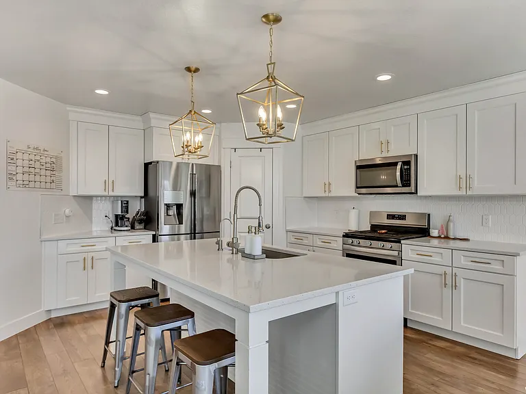 1591 W Quailhill Rd #1 — Photo 4