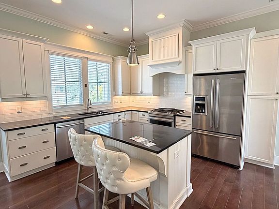 3rd image of 1712 Tearthumb Ct