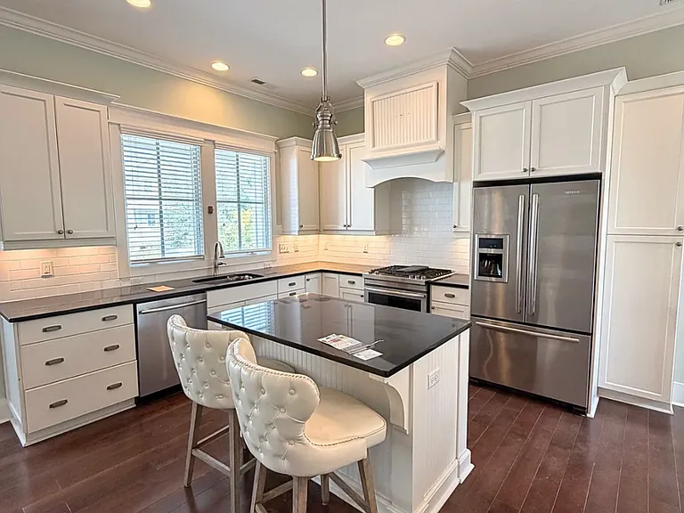 1712 Tearthumb Ct — Photo 3