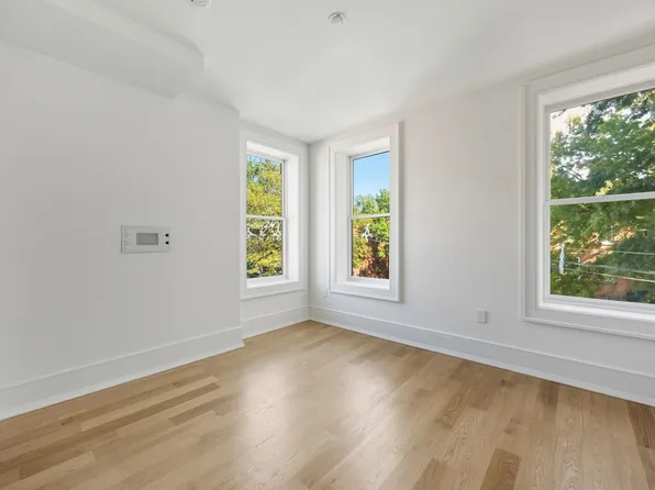 647 Jersey Avenue image 24 of 36