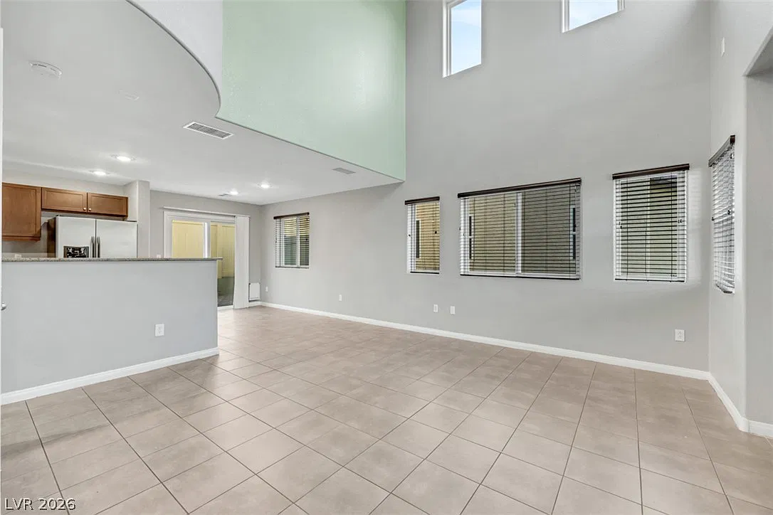 3 bed, 2.5 bath, 1422 sqft, $1,950 — Photo 3