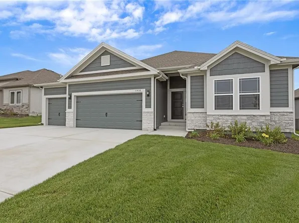 11416 N Auburndale Cir, Kansas City, MO 64157