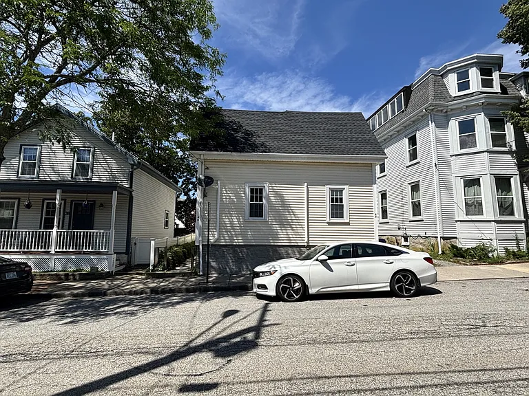 42 Lee Ave — Photo 1