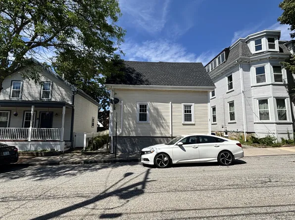 42 Lee Ave, Newport, RI 02840
