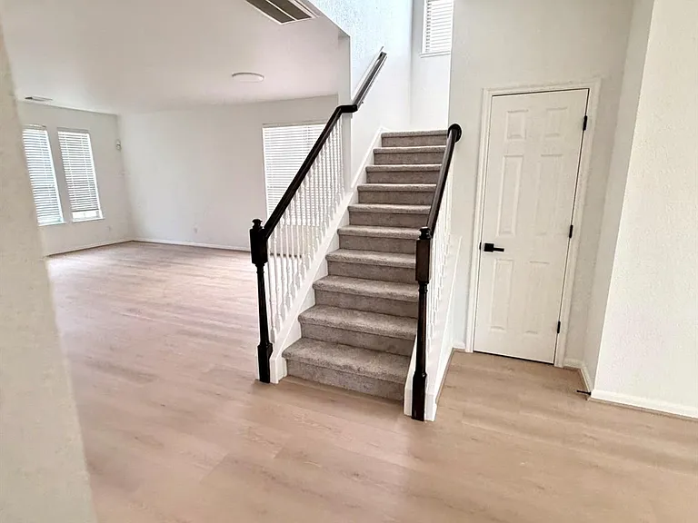 5530 Gable Meadows Dr — Photo 2