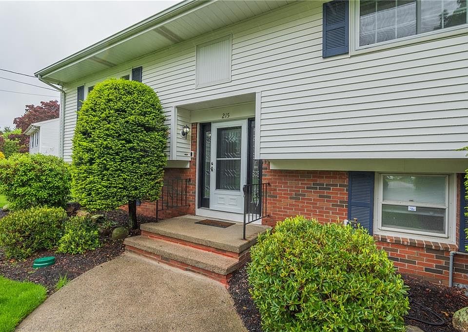 215 Poplar Dr, Cranston, RI 02920 Zillow