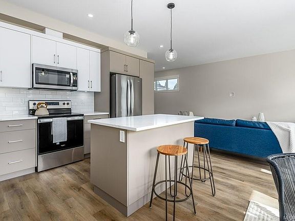 2nd image of 2580 Brookfield Dr #206