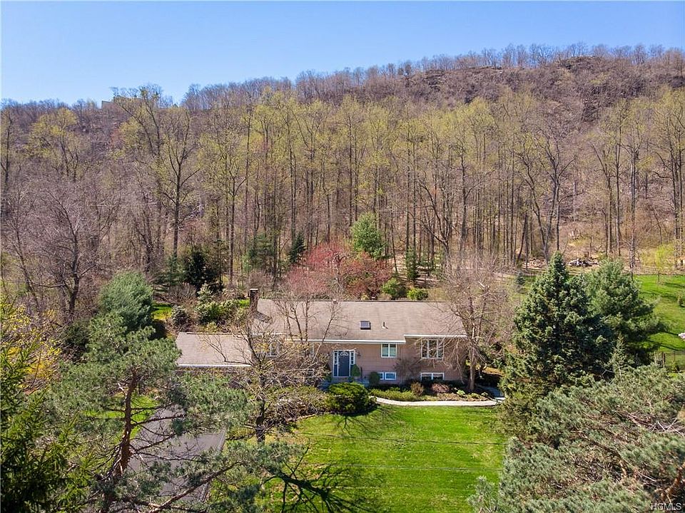 1st image of 215 Radcliff Dr