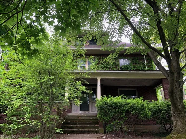 1090 W Market St, Akron, OH 44313