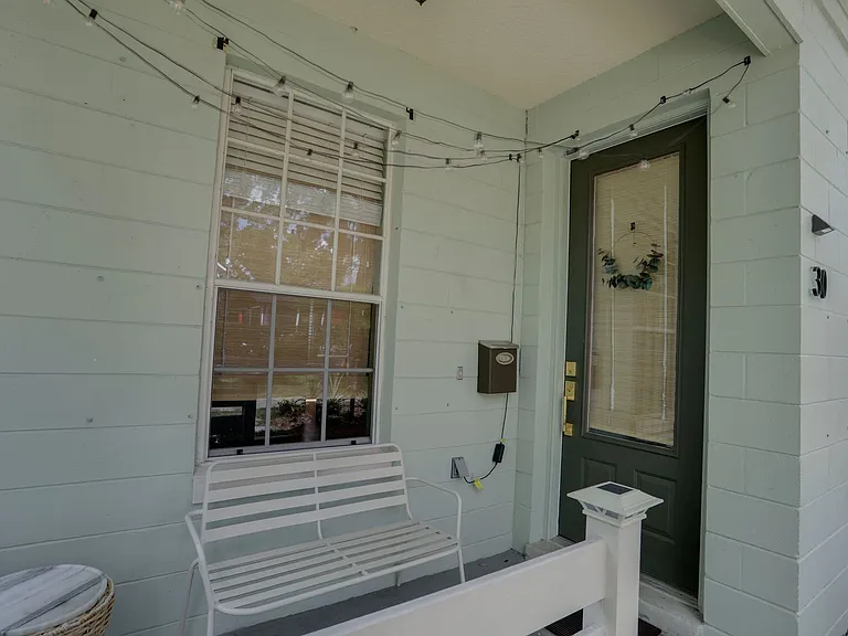 30 N Lawsona Blvd — Photo 3