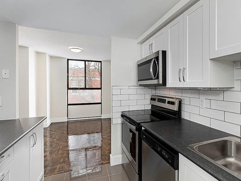 Simcoe Apartments — Photo 3