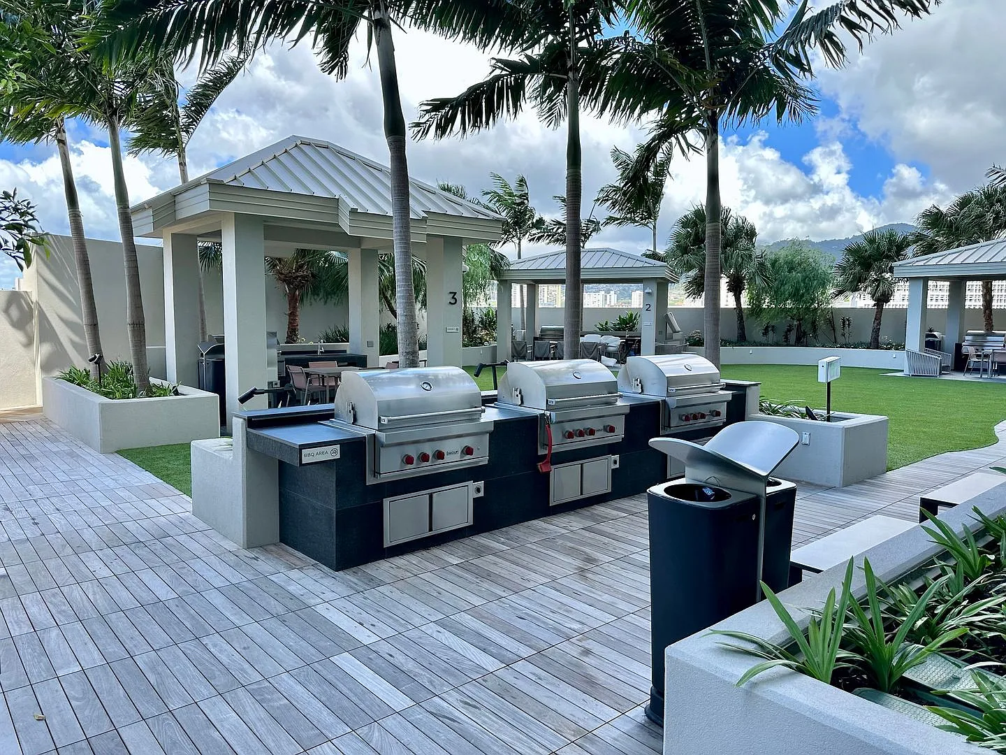 Resort style living at SKY 1/1/1 — Photo 3