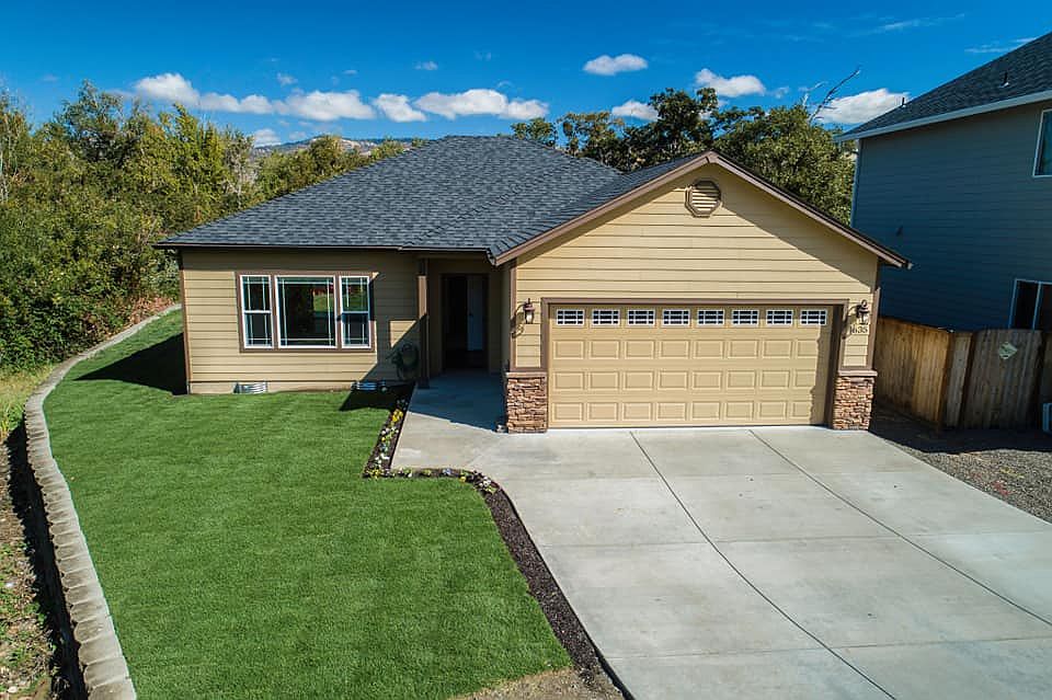 New front yard & sprinklers