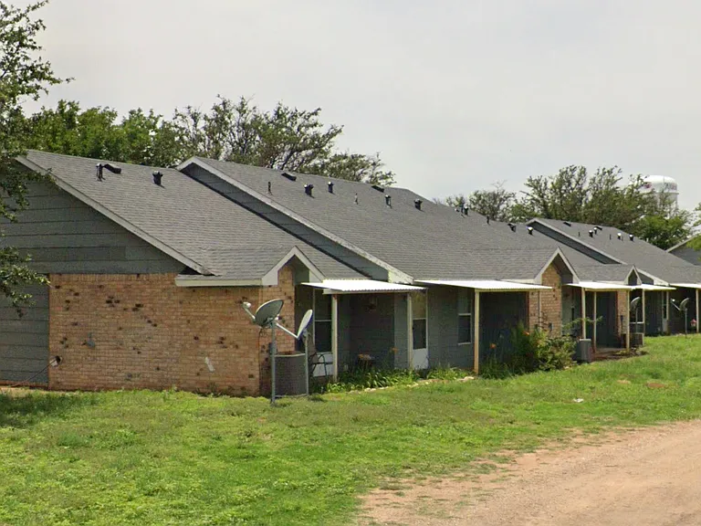 1601 S Wicker Ave — Photo 8