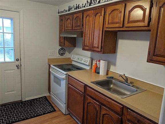 3rd image of 12 Downs Meadow Ct