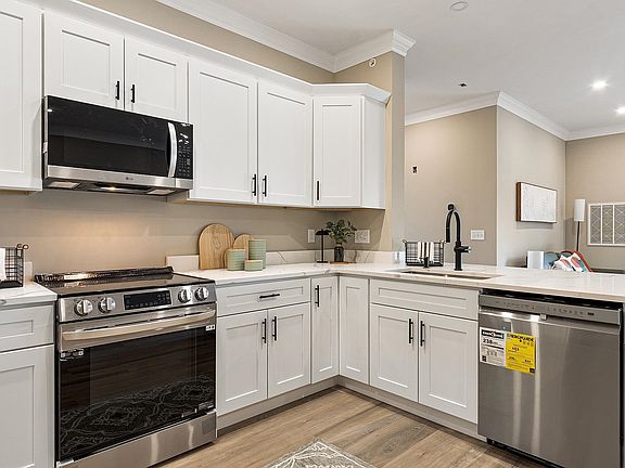 5th image of 10100 S Willow Street #102