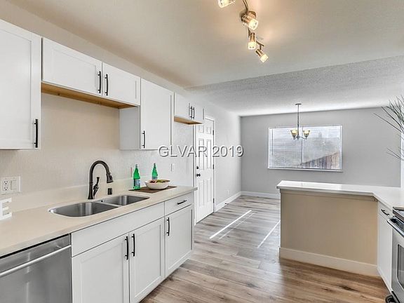 2nd image of 212 N Wallace Dr