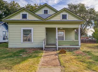 304 N 4th St, Sayre, OK 73662
