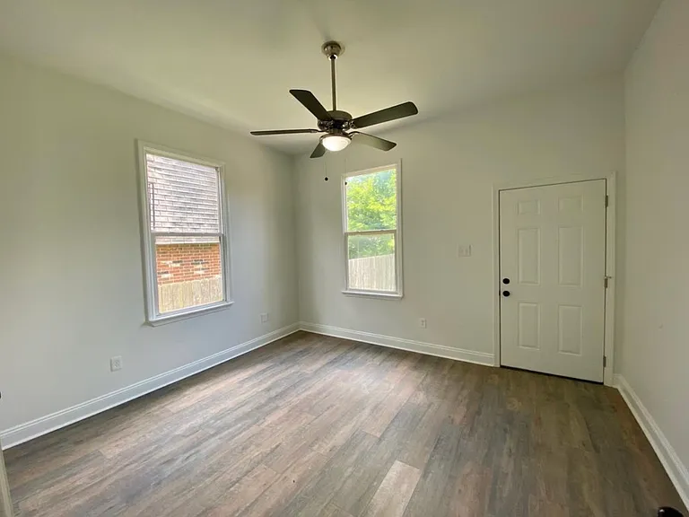 2322 Chippewa St — Photo 18