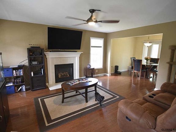 2nd image of 11 Maxwell Dr
