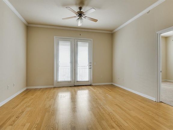 3rd image of 800 E 15th St Unit 204