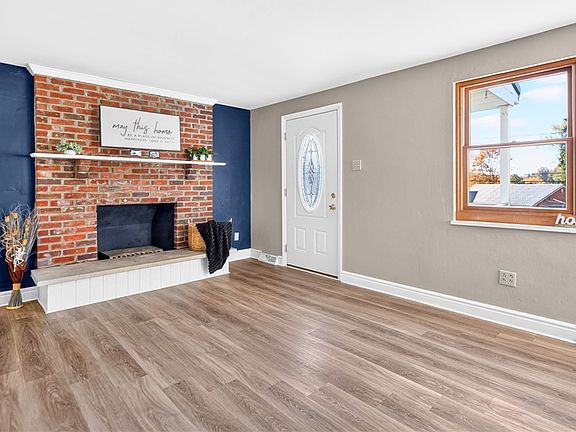 5th image of 44 Meadowbrook Ave