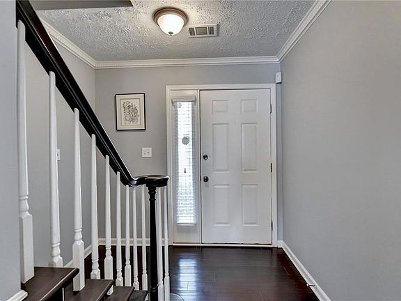 3rd image of 6200 Windsor Trace Dr