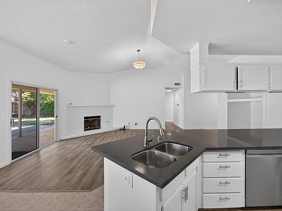 3rd image of 2539 Stuart Ave