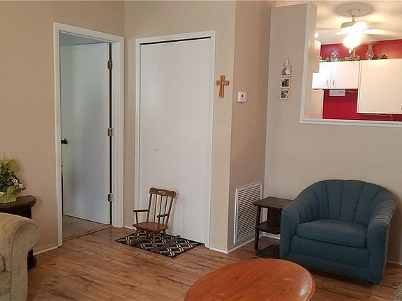 5th image of 301 Edmund Ave