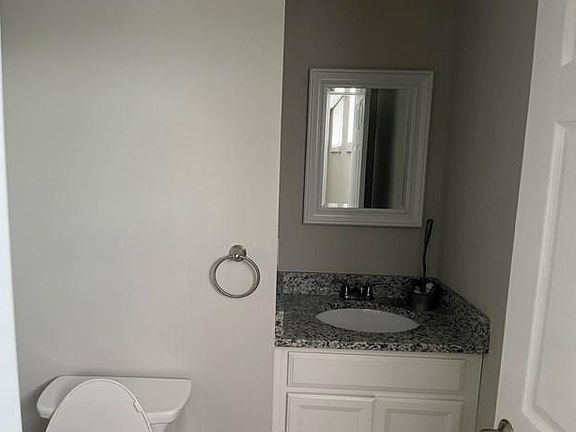 4th image of 5843 Harrison Ave #2
