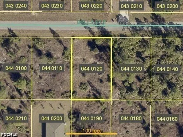 1052 Bells St E, Lehigh Acres, FL 33974