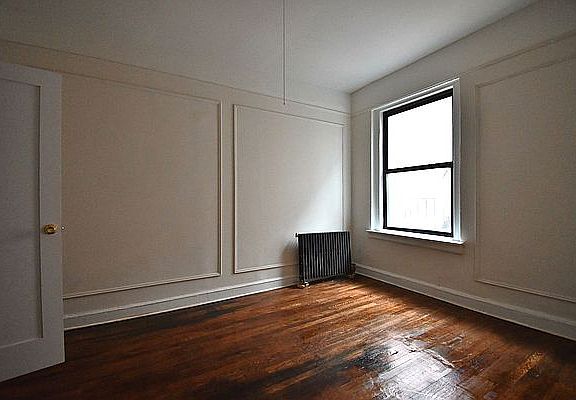 3rd image of 2442 Morris Ave #42