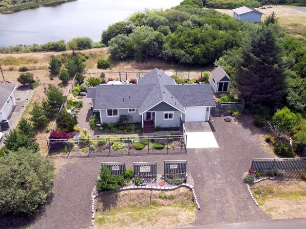 283 Seashore Street SW, Ocean Shores, WA 98569