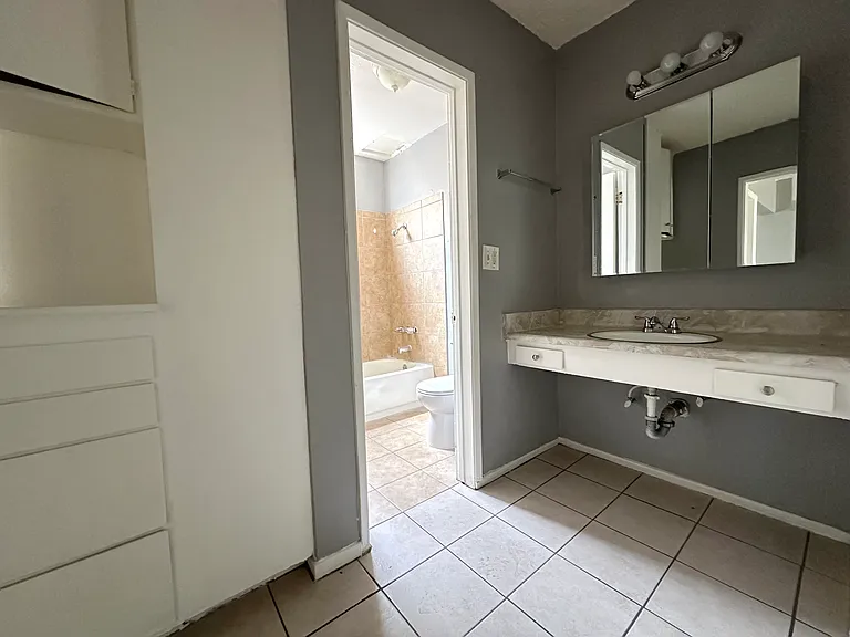 7636 Owensmouth — Photo 20