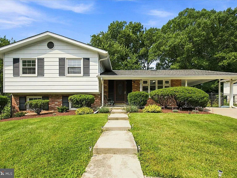 16300 Dahl Rd — Photo 2