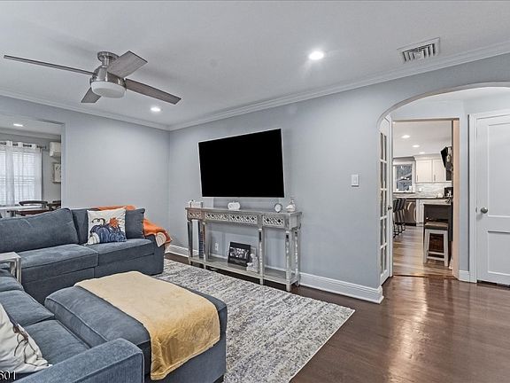 4th image of 141 Park Ave