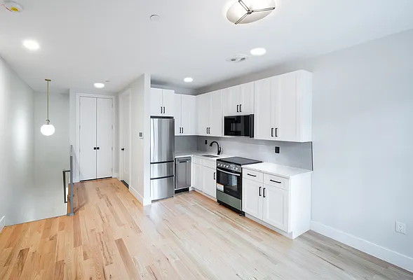 Rented by The InHouse Group | media 11