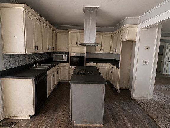 5th image of 706 S Dogwood Dr
