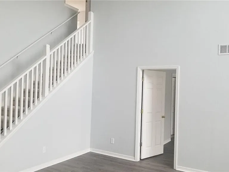 1061 Solana Cir — Photo 6