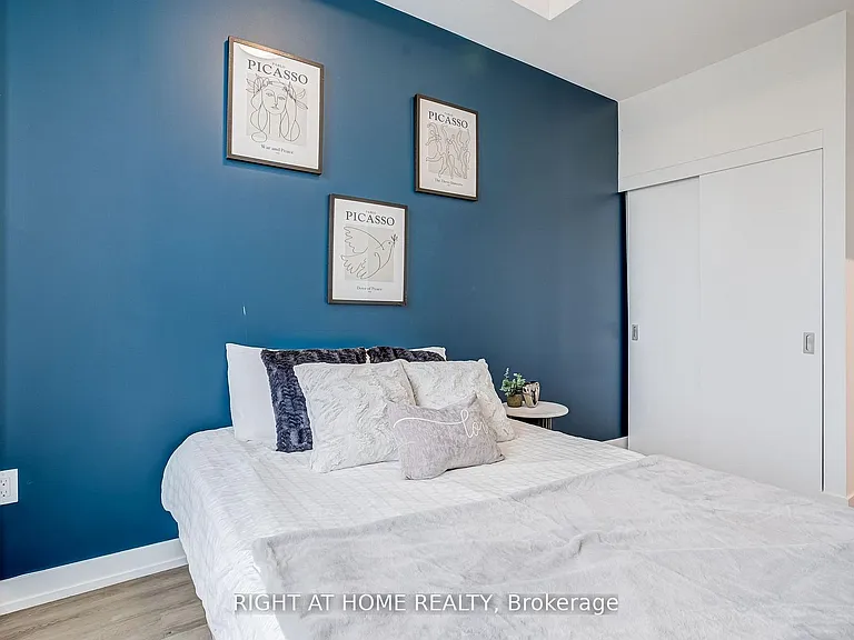 15 Wellington St S #301 — Photo 7