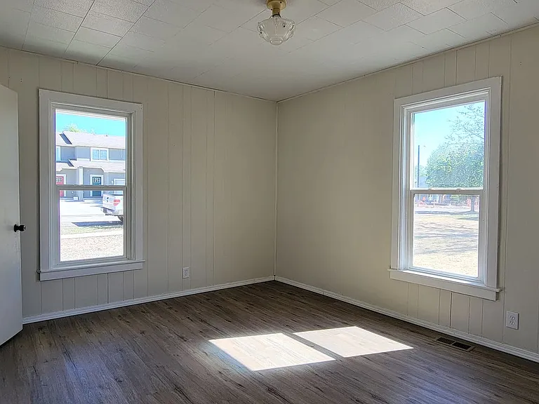 826 Forest Ave — Photo 13