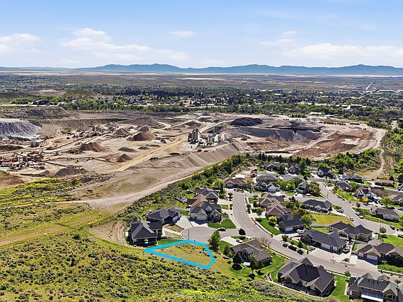 5th image of 1329 E Kaylynne Cir