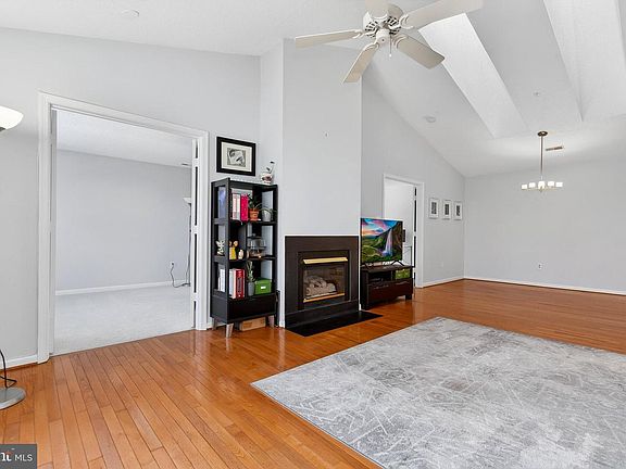 5th image of 10007 Vanderbilt Cir APT 14
